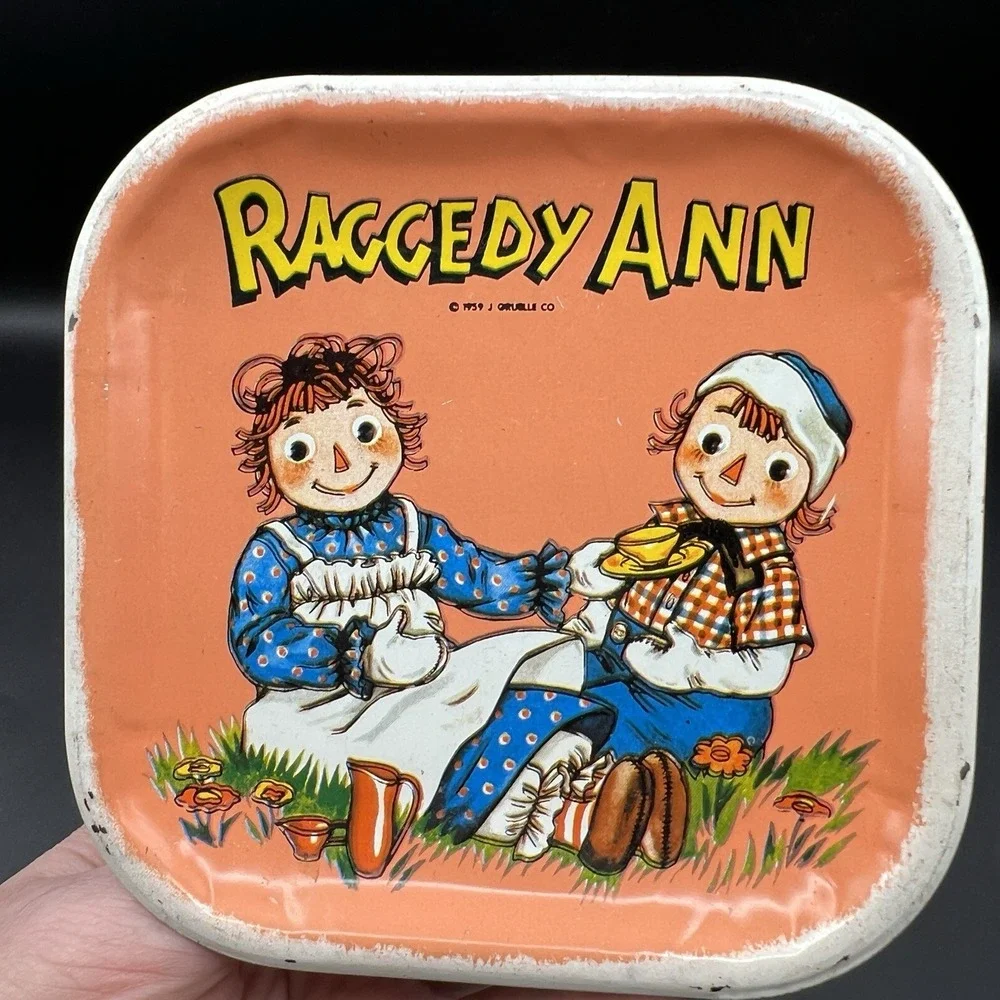 VTG Raggedy Ann & Andy Tin Plates 1959 Set of 2 Doll House Play Set J Gruelle